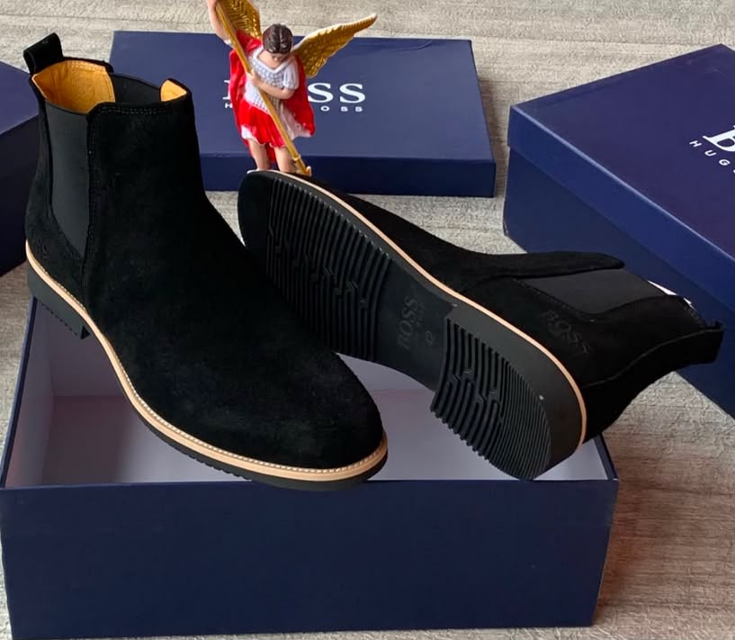 Hugo Boss Men's Suede Chelsea Boot – Black