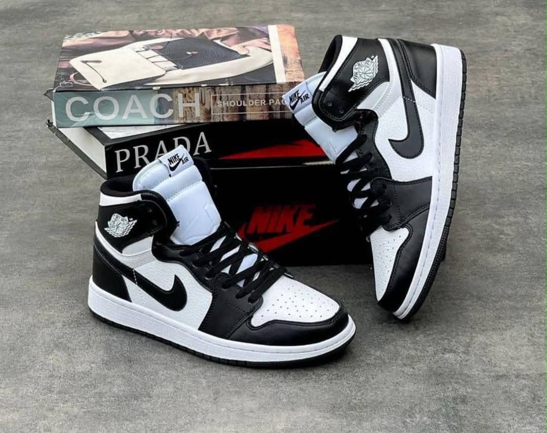Air Jordan 1 High Retro — Black/White "Black Toe"